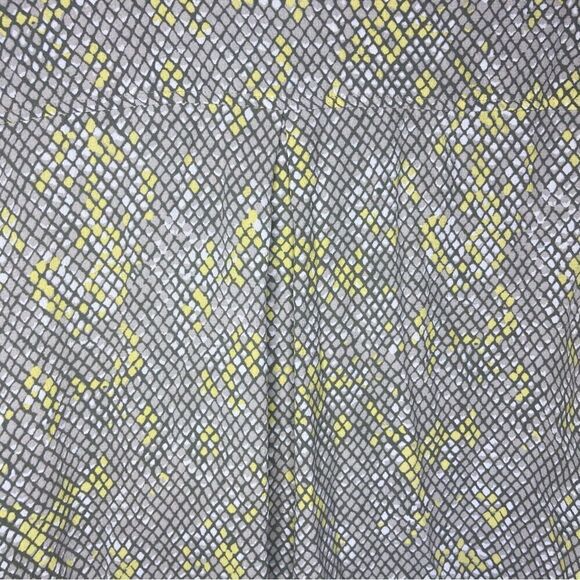Equipment Femme Grey/Yellow Animal Printed Button-Up Blouse Size Large - Picture 7 of 8